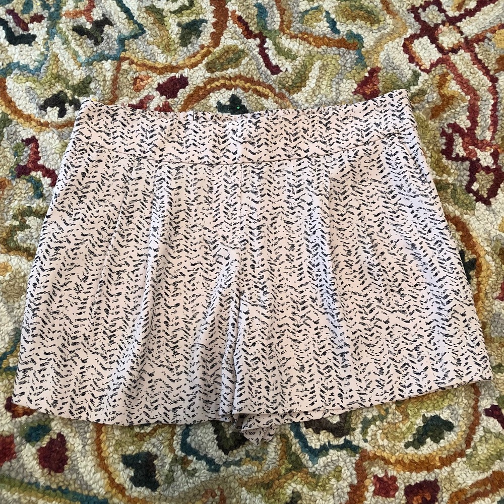 LOFT Petites Pleated Shorts Size XSP